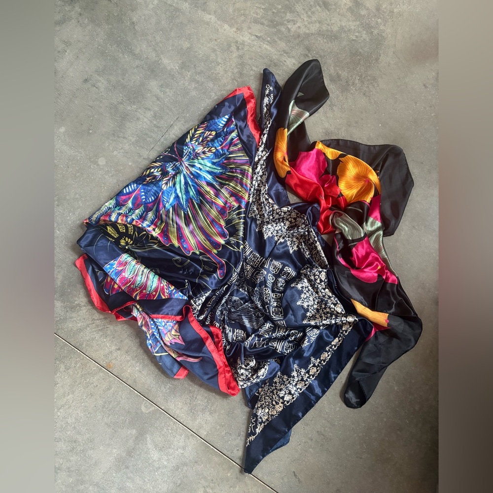 Lot of 3 scarves